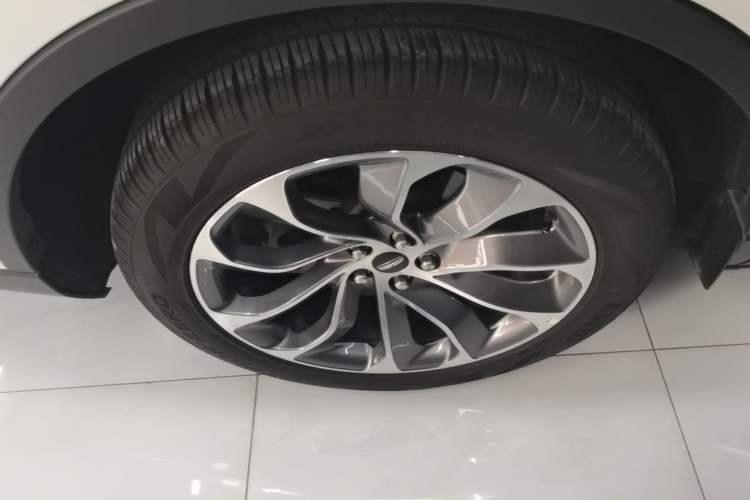 Used Lincoln Aviator 2020 3.0T V6 All-Wheel Drive Executive Version Right Rear Wheel Hub