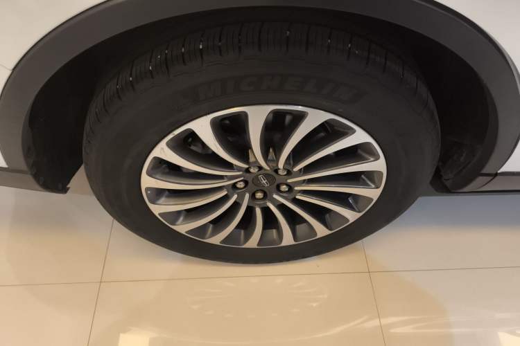Used Lincoln Aviator 2020 3.0T V6 Four-Wheel Drive Premium Edition Right Rear Wheel Hub