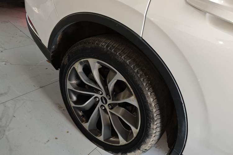 Used Lincoln Aviator 2020 3.0T V6 All-Wheel Drive Executive Version Right Rear Wheel Hub