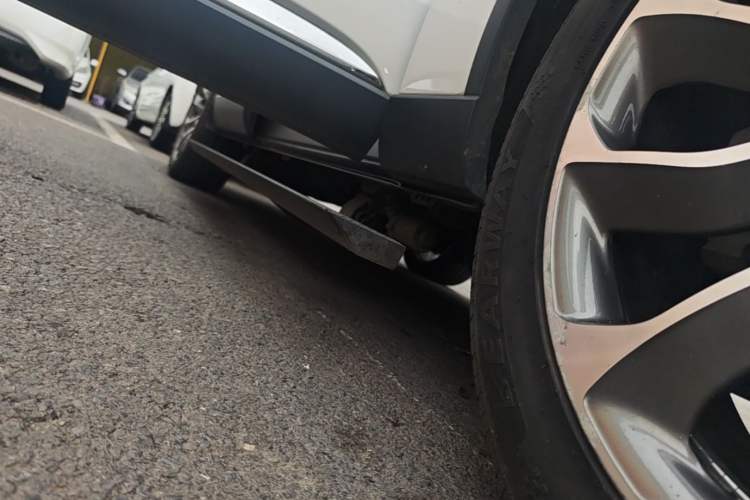 Used Lincoln Aviator 2020 3.0T V6 All-Wheel Drive Executive Version Right Side Sill