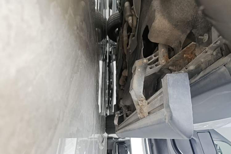 Used Lincoln Aviator 2020 3.0T V6 All-Wheel-Drive Premium Edition Right Side Sill