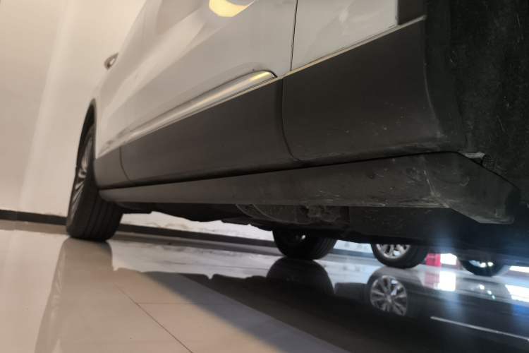 Used Lincoln Aviator 2020 3.0T V6 Four-Wheel Drive Premium Edition Right Side Sill