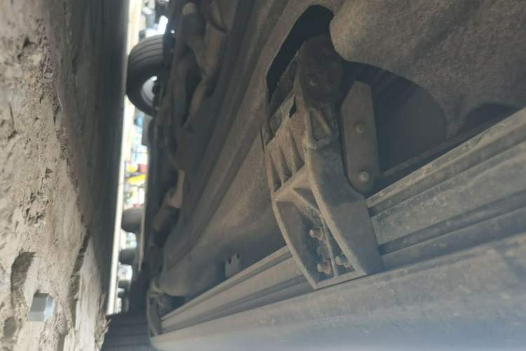 Used Lincoln Aviator 2020 3.0T V6 All-Wheel Drive Executive Version Right Side Sill