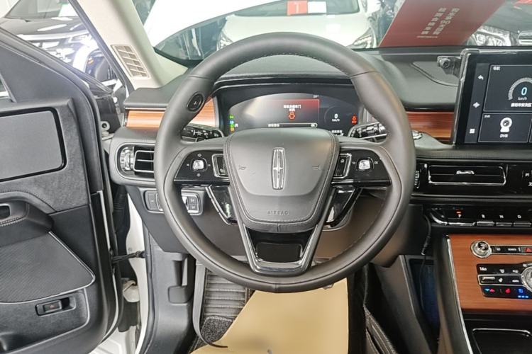 Used Lincoln Aviator 2020 3.0T V6 All-Wheel-Drive Premium Edition Steering Wheel