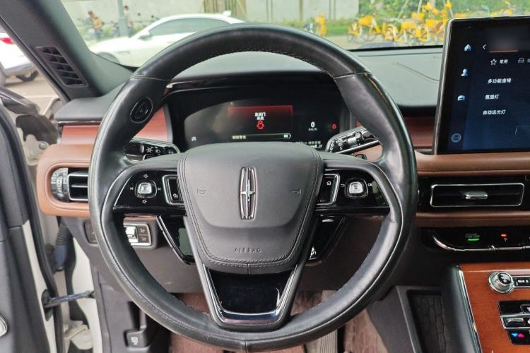 Used Lincoln Aviator 2020 3.0T V6 All-Wheel Drive Executive Version Steering Wheel