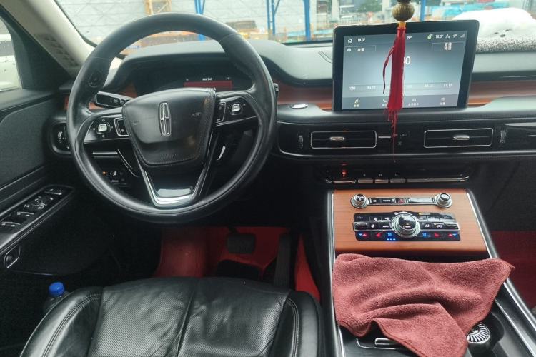 Used Lincoln Aviator 2020 3.0T V6 All-Wheel-Drive Premium Edition Steering Wheel