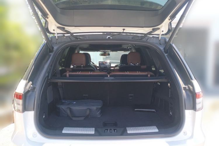 Used Lincoln Aviator 2020 3.0T V6 All-Wheel Drive Executive Version Trunk