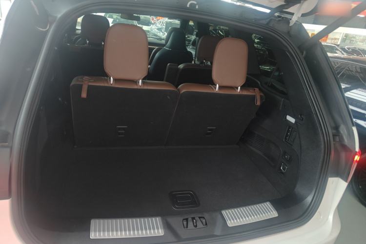 Used Lincoln Aviator 2020 3.0T V6 All-Wheel Drive Executive Version Trunk