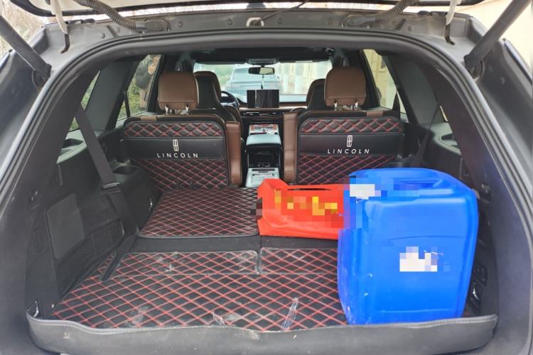 Used Lincoln Aviator 2020 3.0T V6 All-Wheel Drive Executive Version Trunk