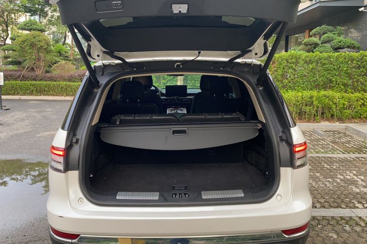Used Lincoln Aviator 2020 3.0T V6 Four-Wheel Drive Premium Edition Trunk