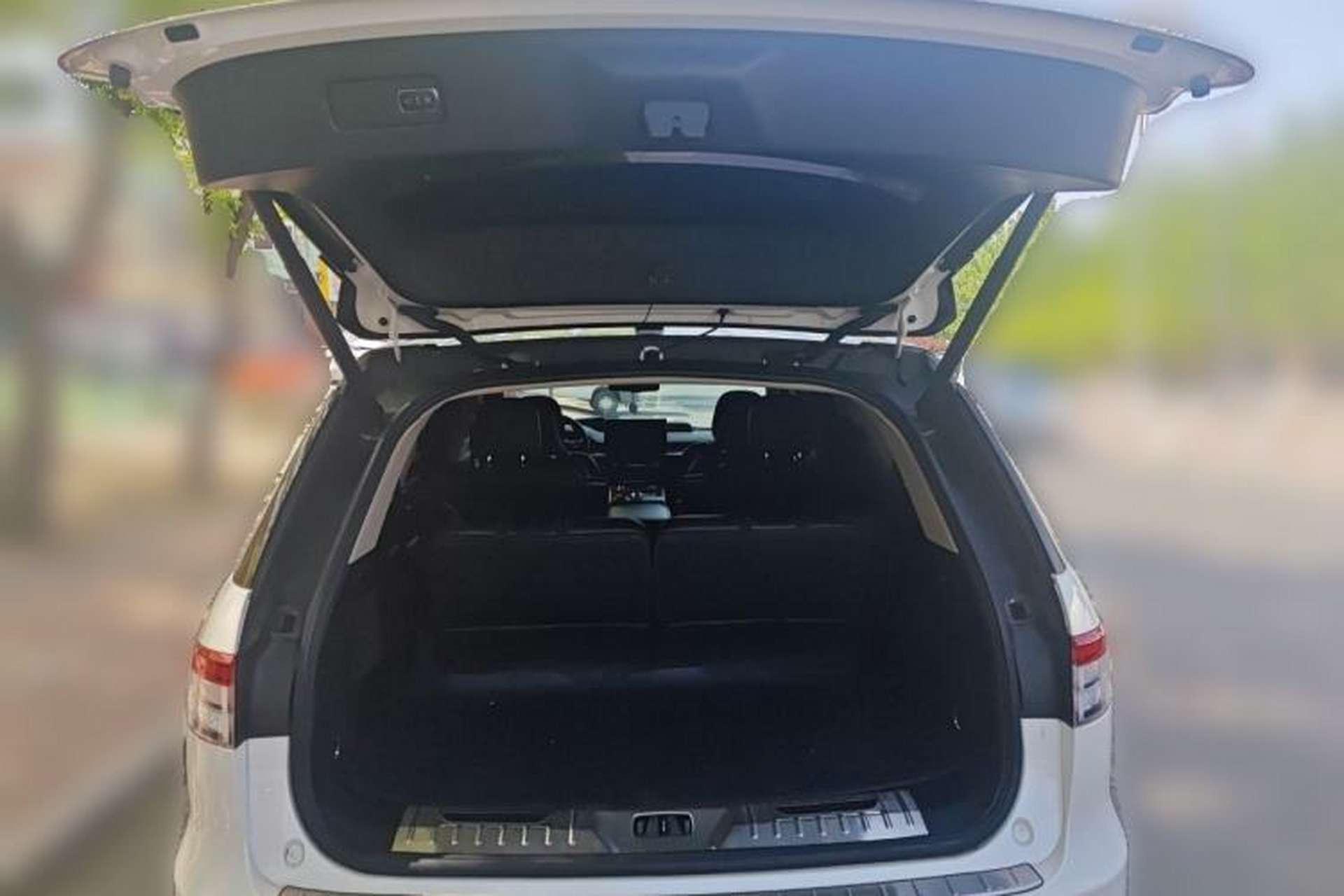 Used Lincoln Aviator 2020 3.0T V6 All-Wheel Drive Executive Version Trunk