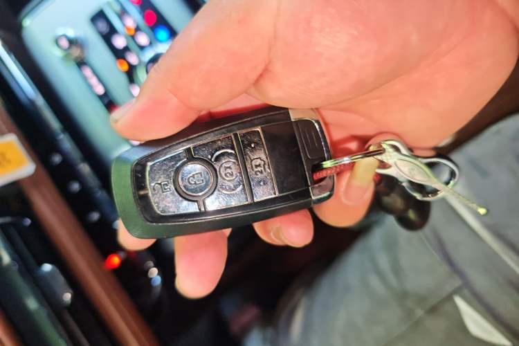 Used Lincoln Aviator 2020 3.0T V6 All-Wheel-Drive Luxury Edition Vehicle Key