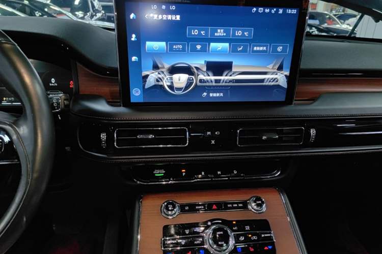 Used Lincoln Aviator 2021 3.0T V6 Four-Wheel Drive Luxury Edition Audio And AC Panel
