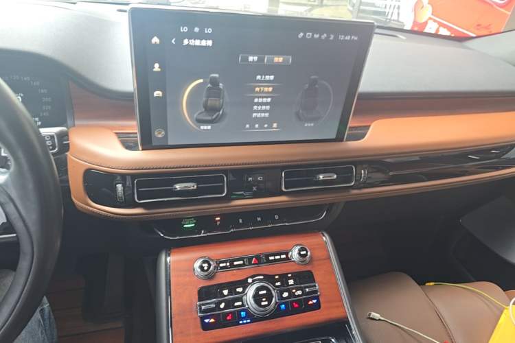 Used Lincoln Aviator 2021 3.0T V6 All-Wheel-Drive Executive Edition Audio And AC Panel