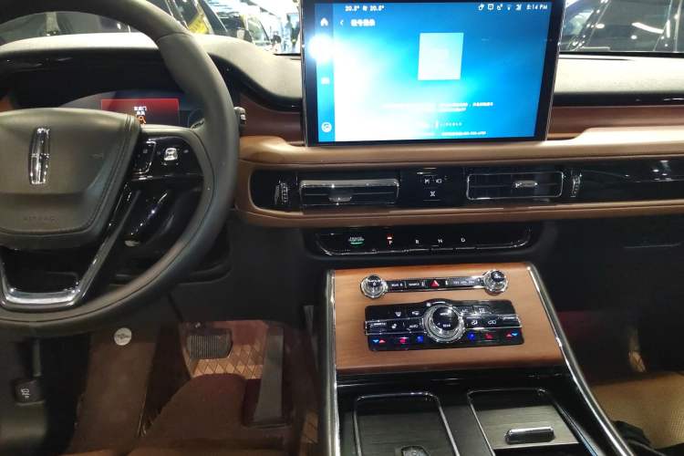 Used Lincoln Aviator 2021 3.0T V6 All-Wheel-Drive Executive Edition Audio And AC Panel