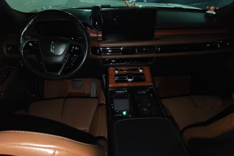 Used Lincoln Aviator 2021 3.0T V6 Four-Wheel Drive Zunya Edition Center Console