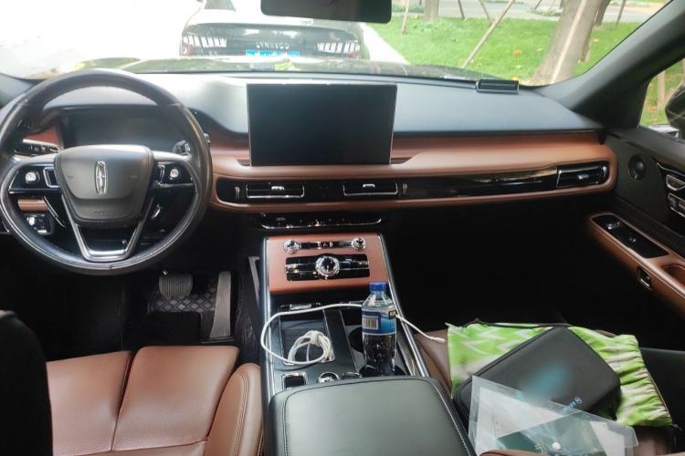 Used Lincoln Aviator 2021 3.0T V6 Four-Wheel Drive Zunya Edition Center Console
