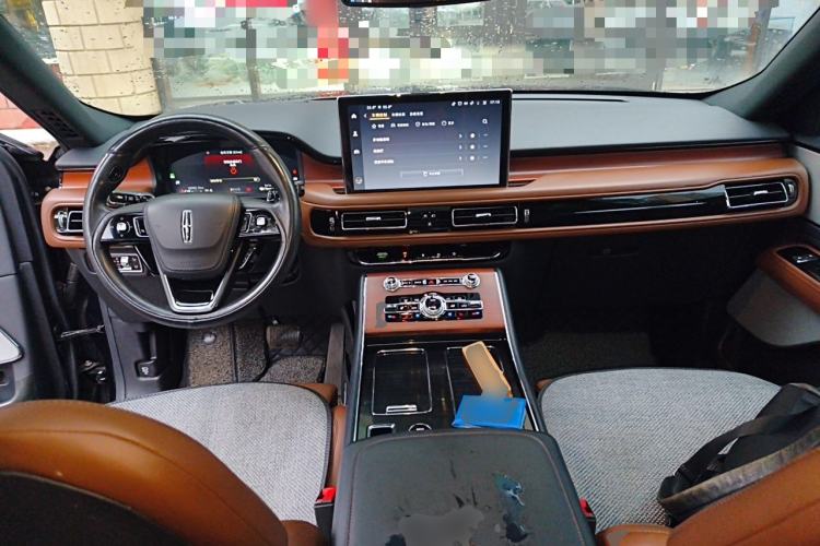 Used Lincoln Aviator 2021 3.0T V6 All-Wheel-Drive Executive Edition Center Console