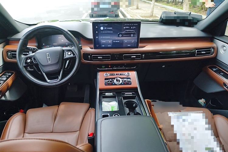 Used Lincoln Aviator 2021 3.0T V6 All-Wheel-Drive Executive Edition Center Console