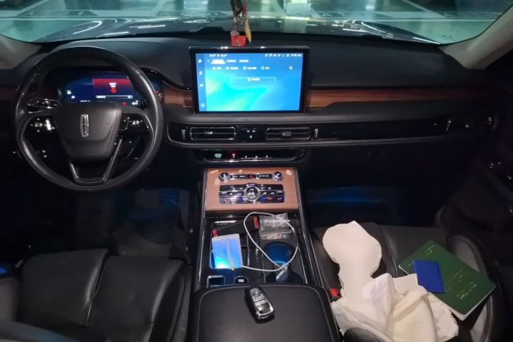 Used Lincoln Aviator 2021 3.0T V6 Four-Wheel Drive Zunya Edition Center Console