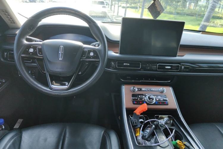 Used Lincoln Aviator 2021 3.0T V6 Four-Wheel Drive Luxury Edition Center Console
