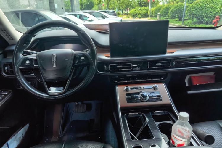 Used Lincoln Aviator 2021 3.0T V6 Four-Wheel Drive Luxury Edition Center Console