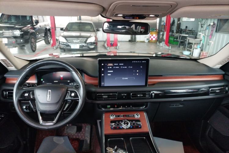 Used Lincoln Aviator 2021 3.0T V6 Four-Wheel Drive Luxury Edition Center Console