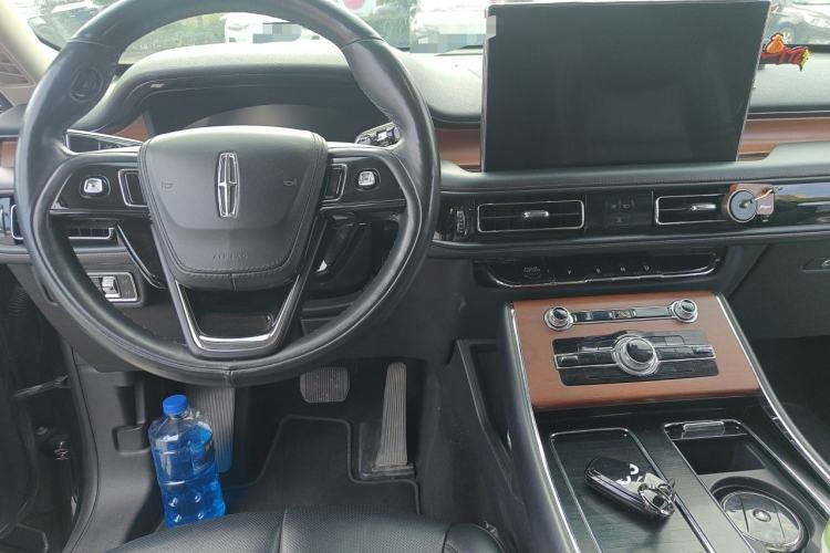 Used Lincoln Aviator 2021 3.0T V6 Four-Wheel Drive Luxury Edition Center Console