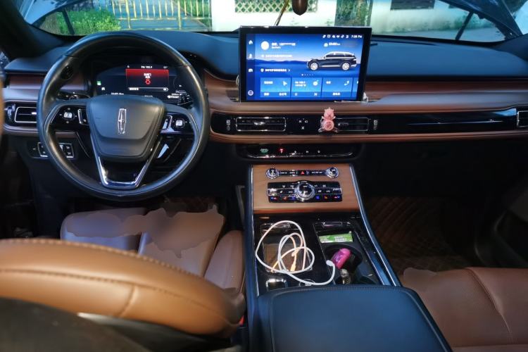 Used Lincoln Aviator 2021 3.0T V6 Four-Wheel Drive Zunya Edition Center Console