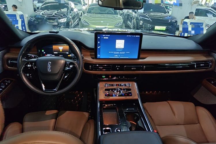 Used Lincoln Aviator 2021 3.0T V6 All-Wheel-Drive Executive Edition Center Console