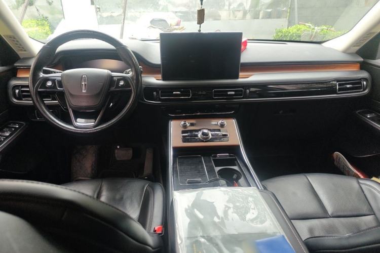 Used Lincoln Aviator 2021 3.0T V6 Four-Wheel Drive Luxury Edition Center Console