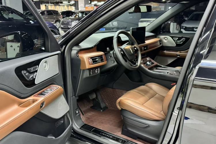 Used Lincoln Aviator 2021 3.0T V6 All-Wheel-Drive Executive Edition Driver Seat