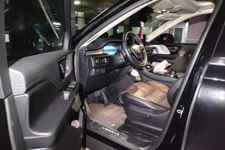 Used Lincoln Aviator 2021 3.0T V6 All-Wheel-Drive MONO Limited Edition Driver Seat