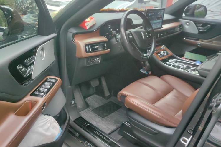 Used Lincoln Aviator 2021 3.0T V6 All-Wheel-Drive Executive Edition Driver Seat