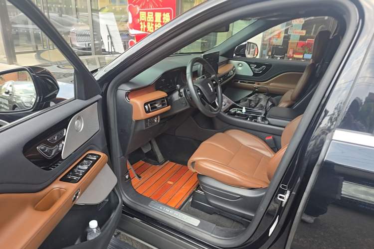Used Lincoln Aviator 2021 3.0T V6 All-Wheel-Drive Executive Edition Driver Seat