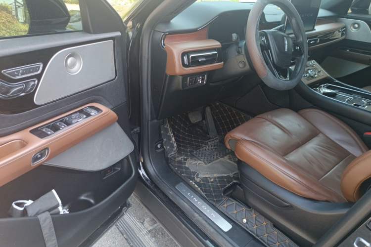Used Lincoln Aviator 2021 3.0T V6 All-Wheel-Drive MONO Limited Edition Driver Seat