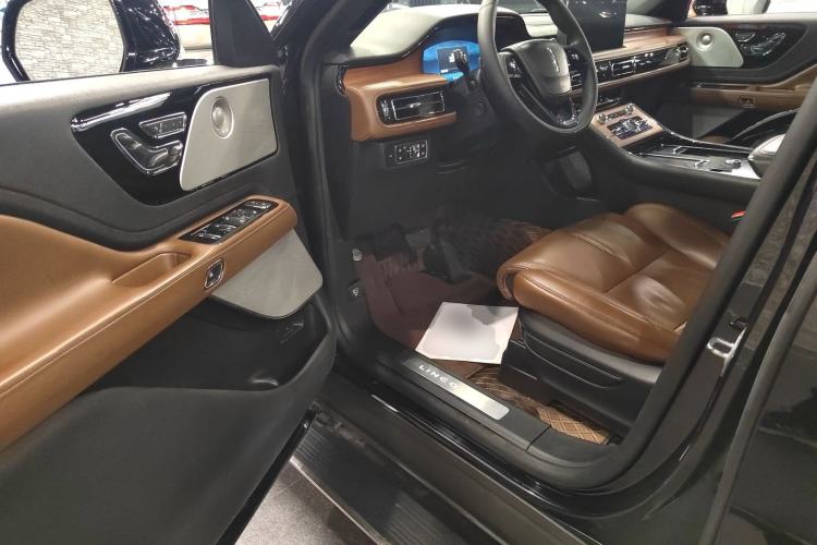 Used Lincoln Aviator 2021 3.0T V6 All-Wheel-Drive Executive Edition Driver Seat