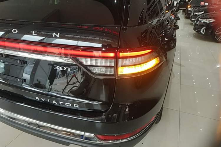 Used Lincoln Aviator 2021 3.0T V6 Four-Wheel Drive Luxury Edition Exterior 3