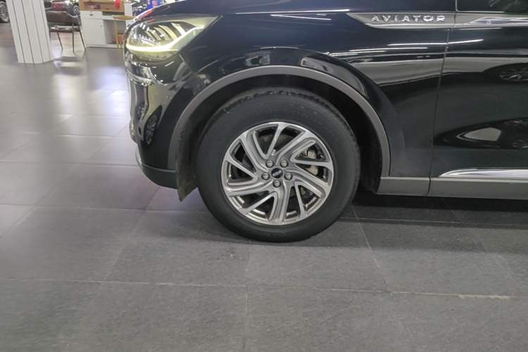 Used Lincoln Aviator 2021 3.0T V6 Four-Wheel Drive Luxury Edition Exterior 4