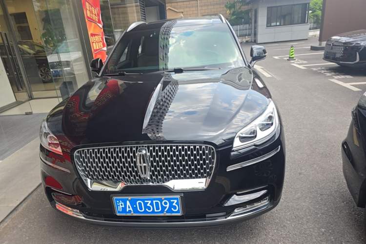 Used Lincoln Aviator 2021 3.0T V6 All-Wheel-Drive Executive Edition Front