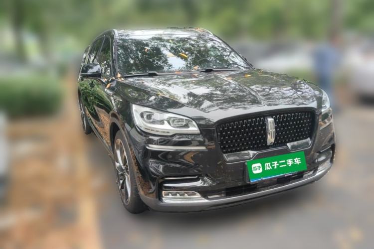 Used Lincoln Aviator 2021 3.0T V6 All-Wheel-Drive Executive Edition Front Right 45 Deg