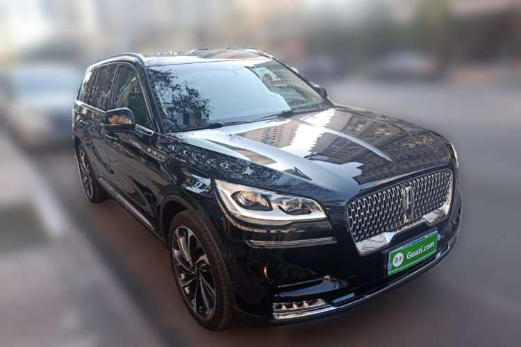 Used Lincoln Aviator 2021 3.0T V6 All-Wheel-Drive Executive Edition Front Right 45 Deg