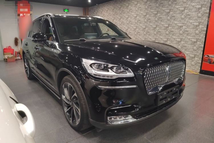 Used Lincoln Aviator 2021 3.0T V6 All-Wheel-Drive Executive Edition Front Right 45 Deg