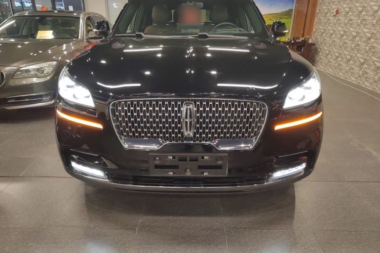Used Lincoln Aviator 2021 3.0T V6 All-Wheel-Drive Executive Edition Front