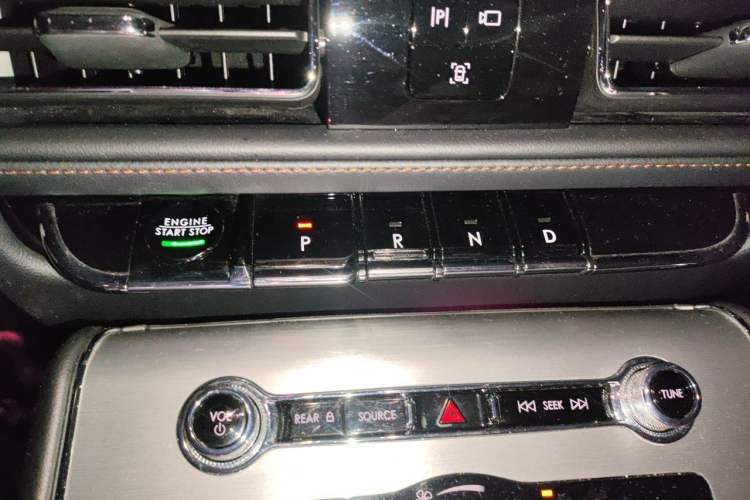 Used Lincoln Aviator 2021 3.0T V6 All-Wheel-Drive MONO Limited Edition Gear Lever