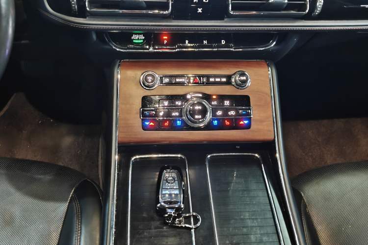 Used Lincoln Aviator 2021 3.0T V6 Four-Wheel Drive Luxury Edition Gear Lever