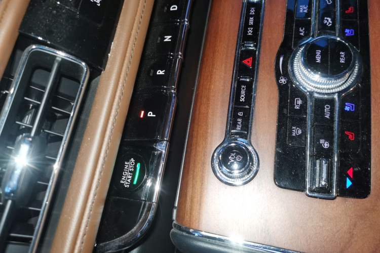 Used Lincoln Aviator 2021 3.0T V6 Four-Wheel Drive Zunya Edition Gear Lever