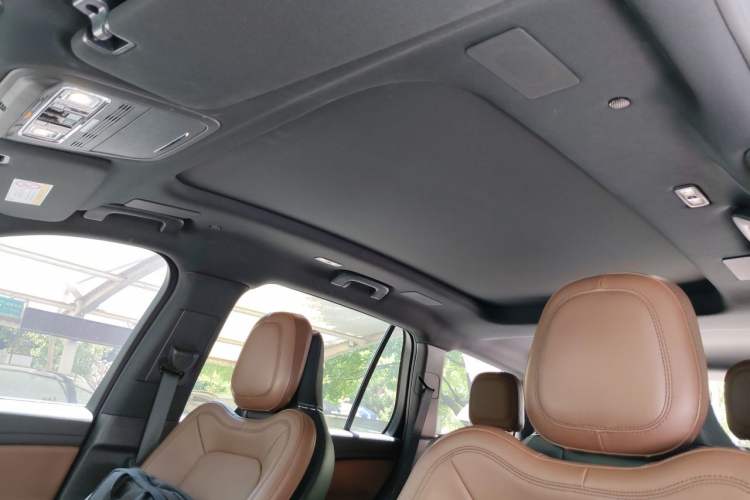 Used Lincoln Aviator 2021 3.0T V6 All-Wheel-Drive Executive Edition Headliner
