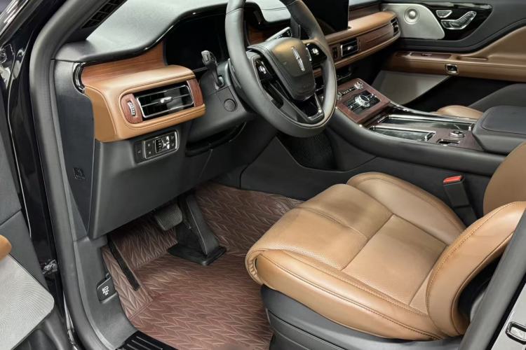 Used Lincoln Aviator 2021 3.0T V6 All-Wheel-Drive Executive Edition Left Front Seat