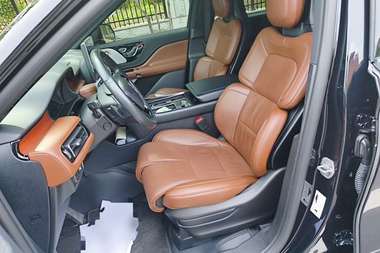 Used Lincoln Aviator 2021 3.0T V6 All-Wheel-Drive Executive Edition Left Front Seat